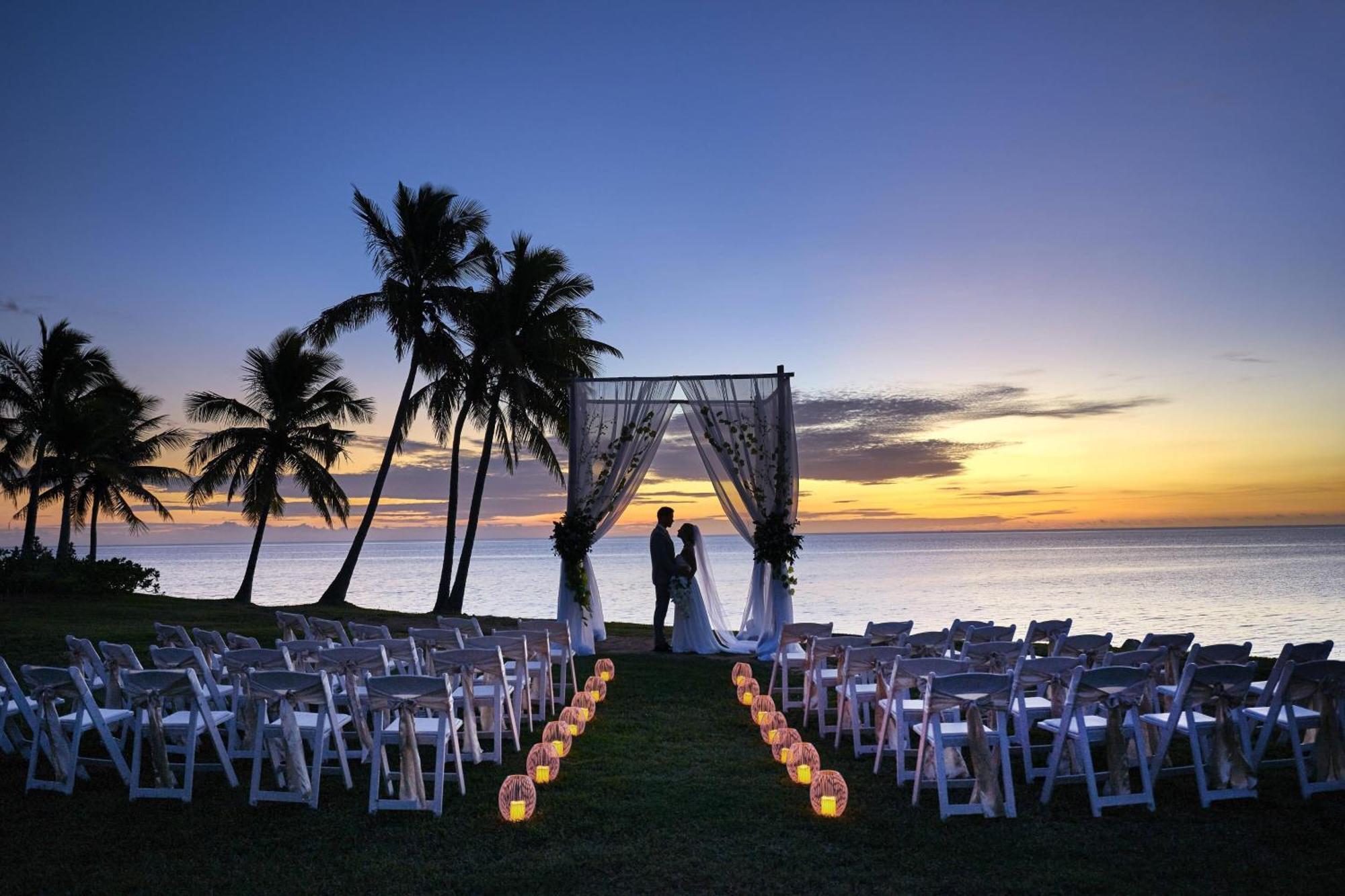 Fiji Marriott Resort Momi Bay Exteriör bild A wedding at the Four Seasons Resort