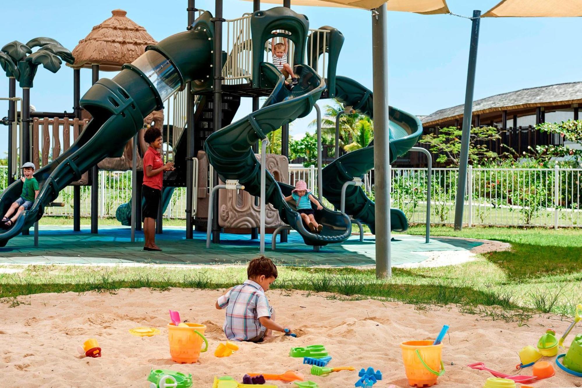 Fiji Marriott Resort Momi Bay Exteriör bild Playground at the resort