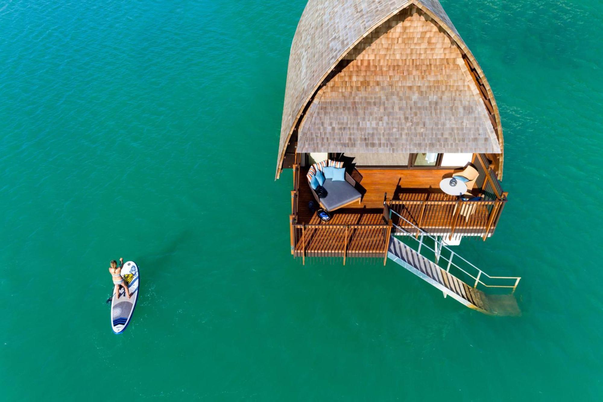 Fiji Marriott Resort Momi Bay Exteriör bild Aerial view of a floating bungalow