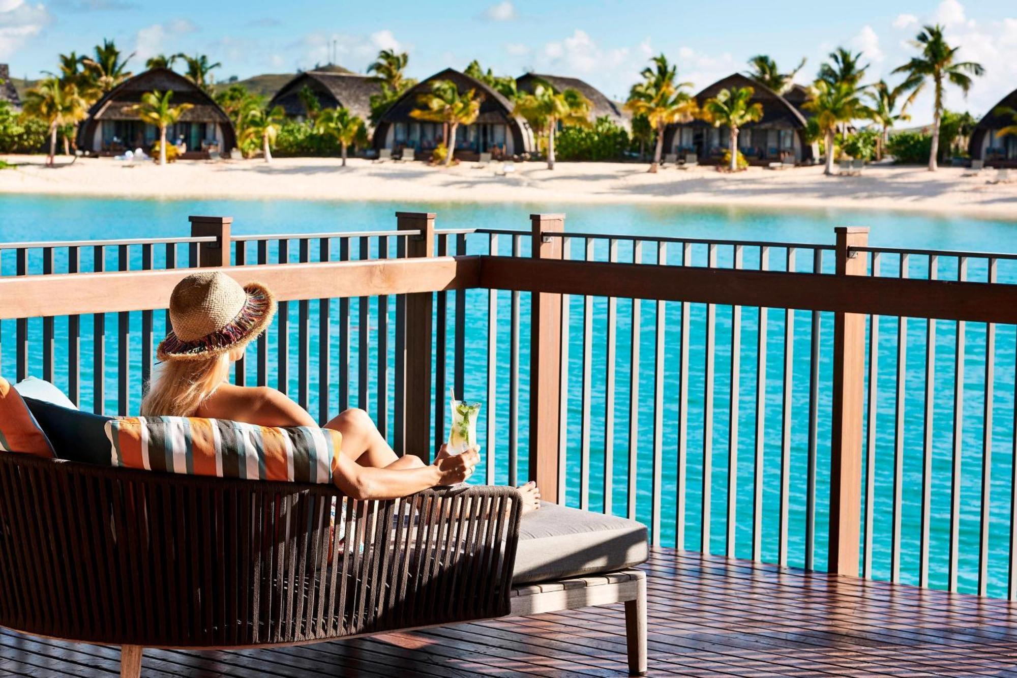 Fiji Marriott Resort Momi Bay Exteriör bild A view of the beach from the resort