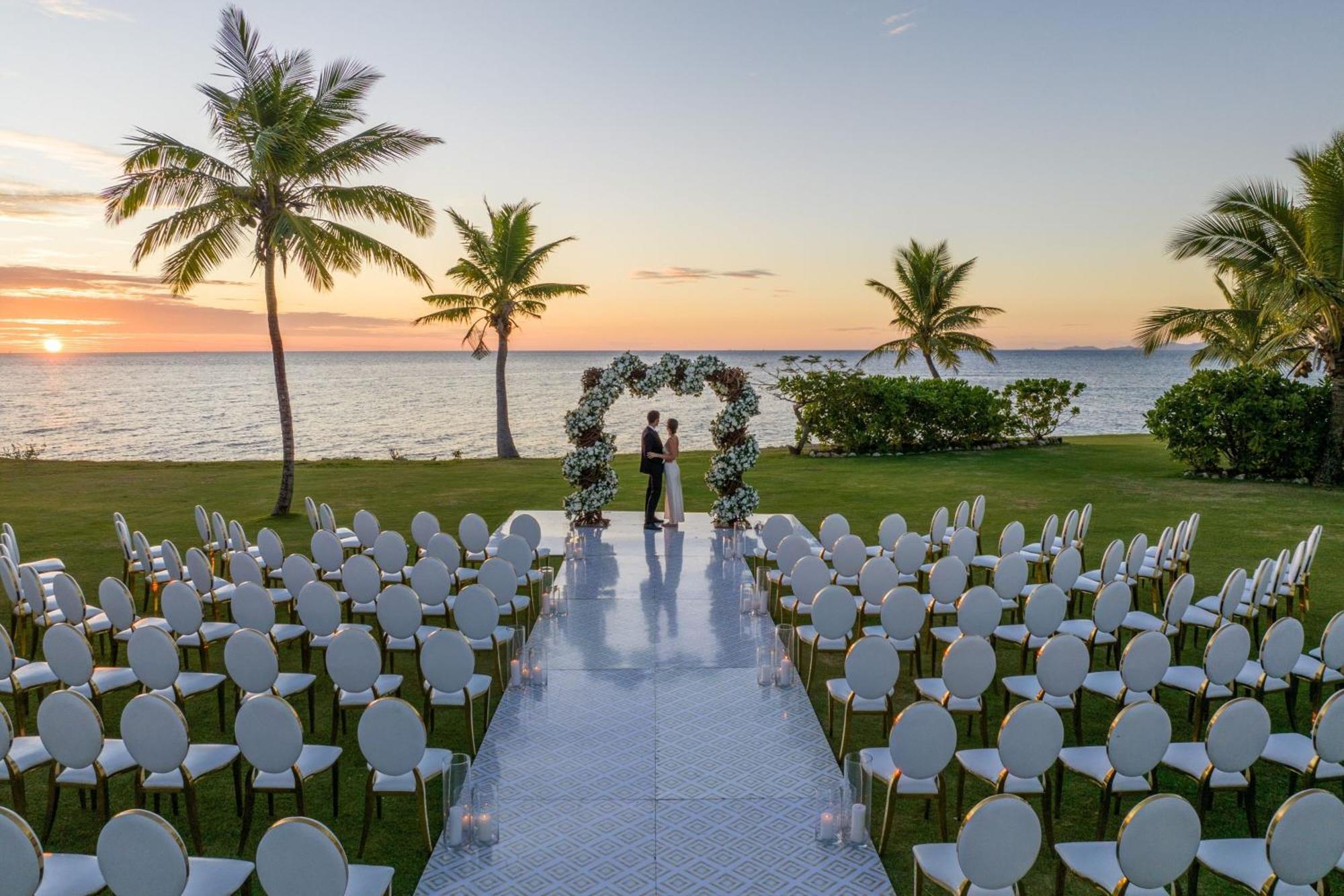 Fiji Marriott Resort Momi Bay Exteriör bild Wedding at the Four Seasons Resort