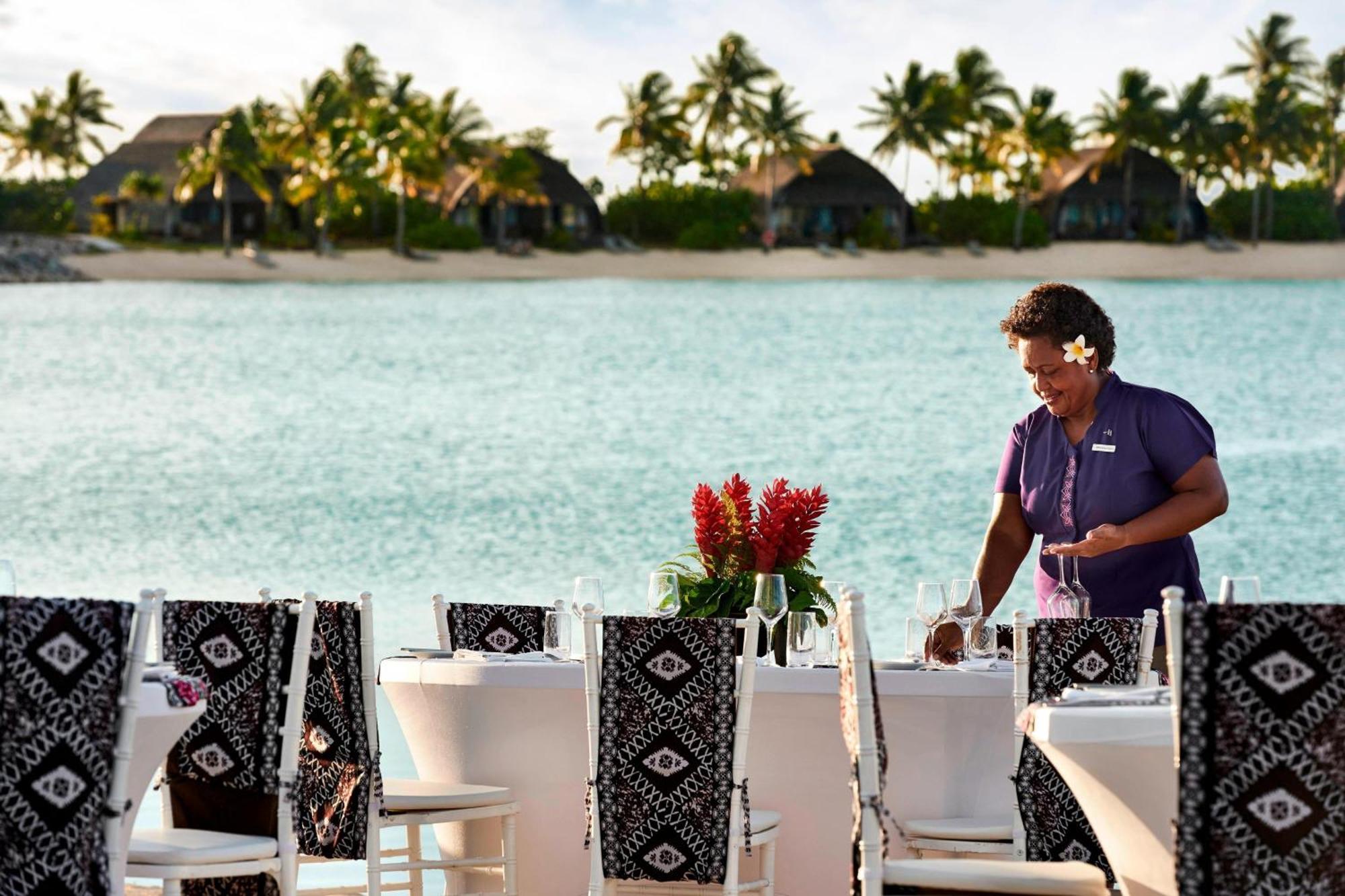 Fiji Marriott Resort Momi Bay Exteriör bild A restaurant at the resort