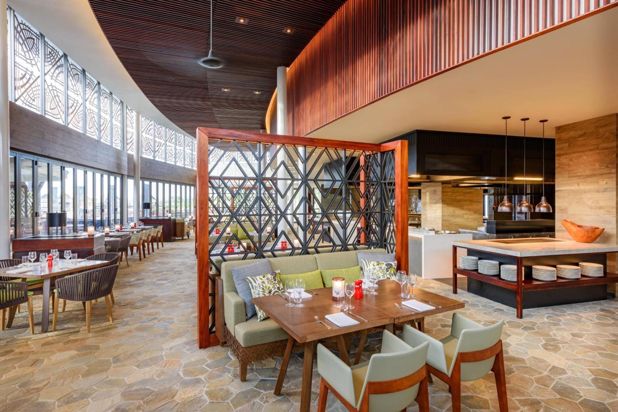 Fiji Marriott Resort Momi Bay Exteriör bild The restaurant
