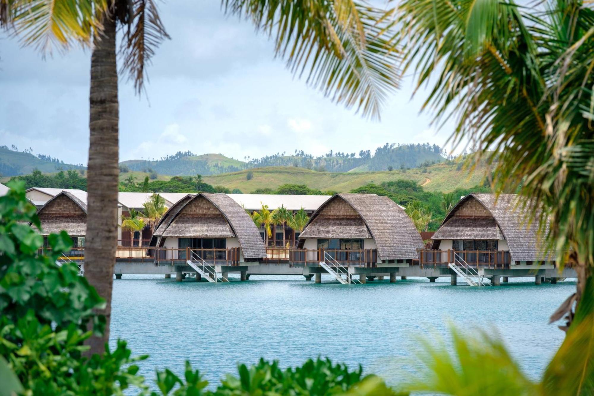 Fiji Marriott Resort Momi Bay Exteriör bild Overwater bungalows