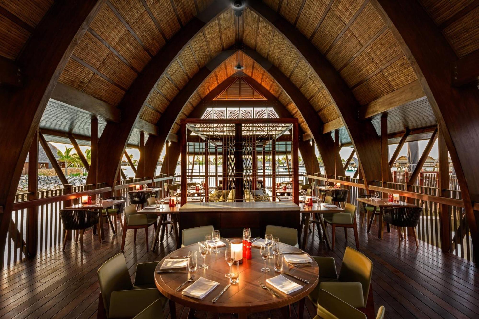 Fiji Marriott Resort Momi Bay Exteriör bild The interior of the restaurant